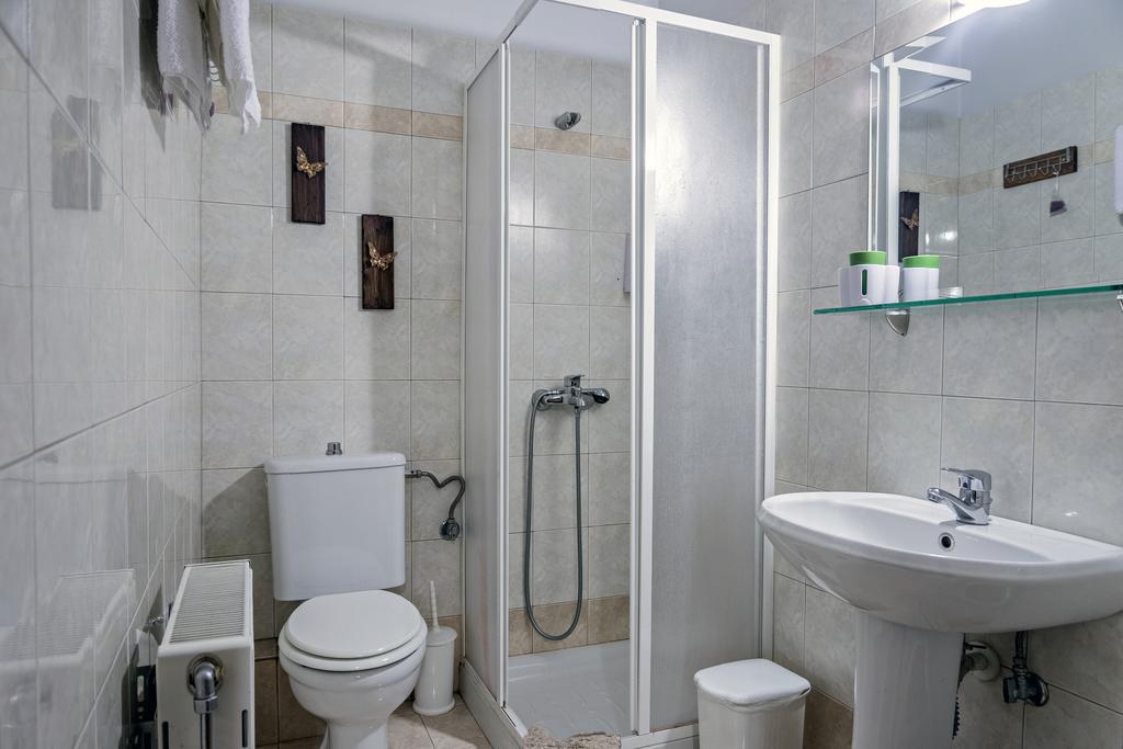 Hotel Xenonas Sta Tzakia Karpenísion Zimmer foto