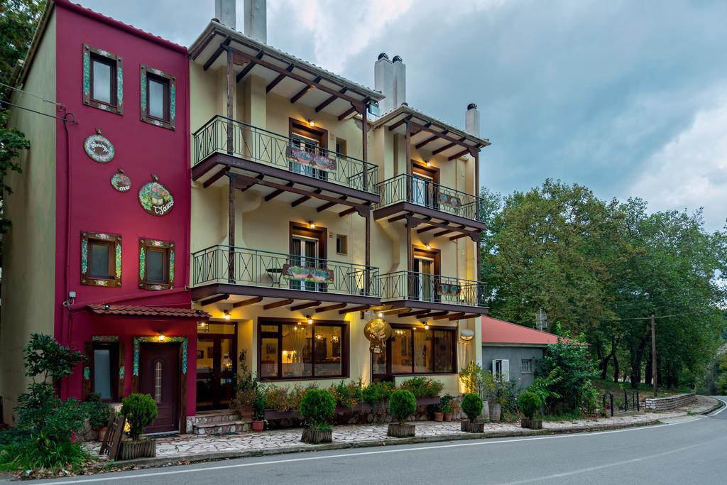 Hotel Xenonas Sta Tzakia Karpenísion Exterior foto